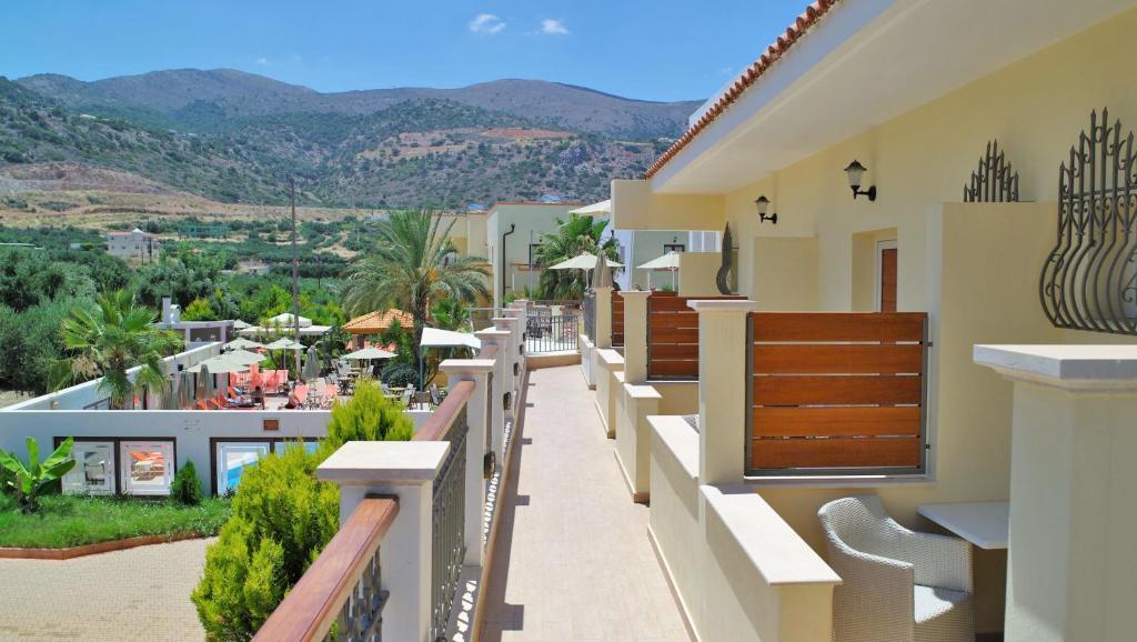 Bella Elena by Checkin バルコニー/テラス