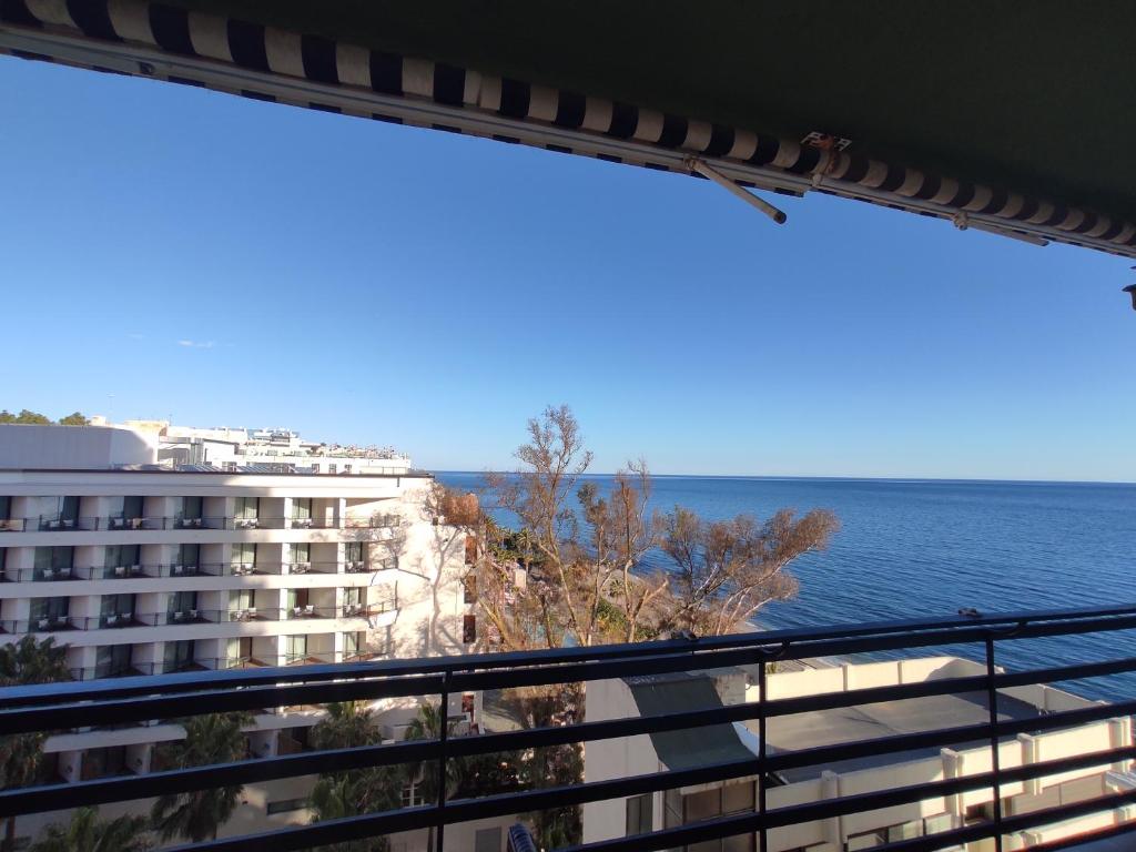 Apartamento en primera línea de playa B Centro de Marbella - 2