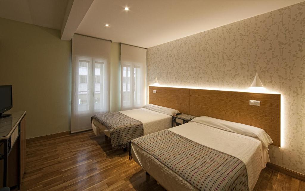 Hostal Bezana — Hotel in Burgos