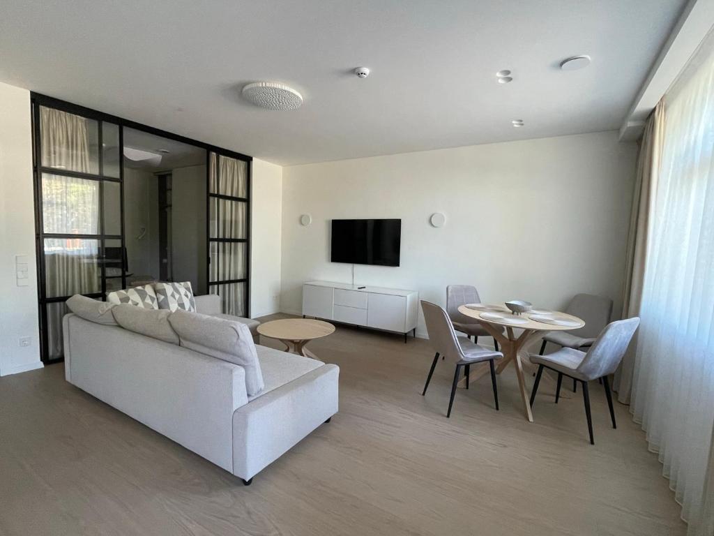 Balance in Nida, Nida