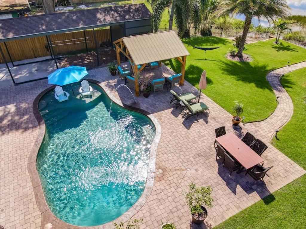 Pristine Lakeside 3BR Home w Private Pool, Orlando