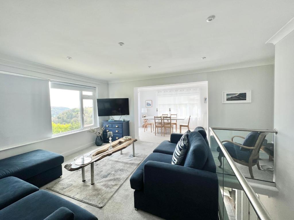 Incredible Views, Dartmouth photo 2