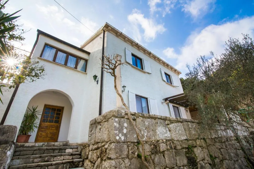 Apartment Nadine Mljet mit Meerblick, hotel v destinaci Okuklje