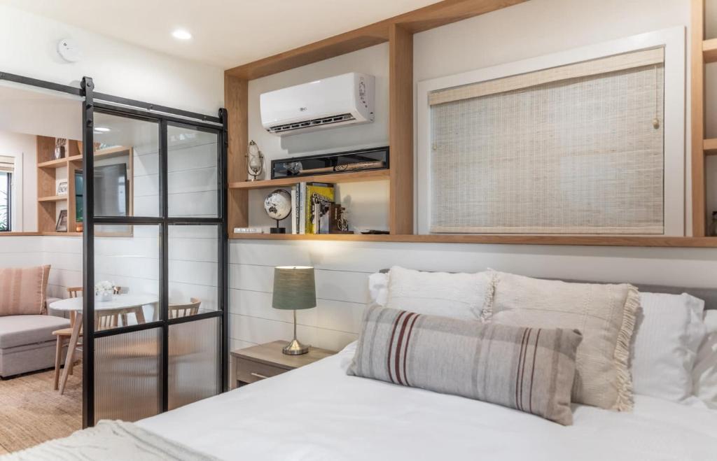 Neptune Charm, Encinitas