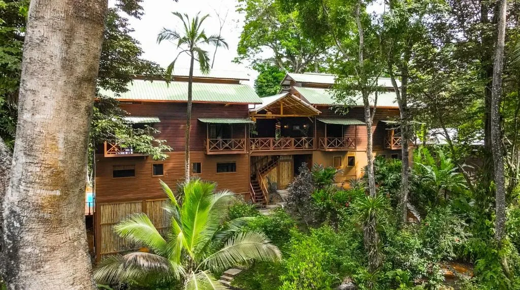 The Lodge at Punta Rica- Hilltop Eco-Lodge with Views & Pool, hotel in Bastimentos