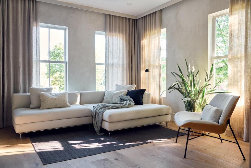 9 Academy, Salisbury