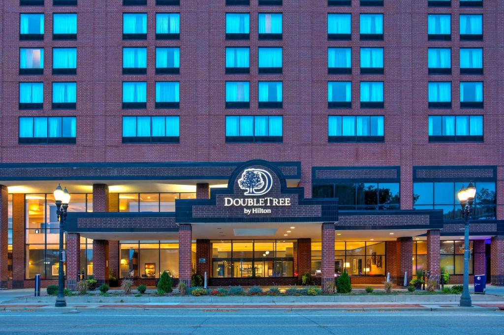 DoubleTree by Hilton Lansing, Lansing