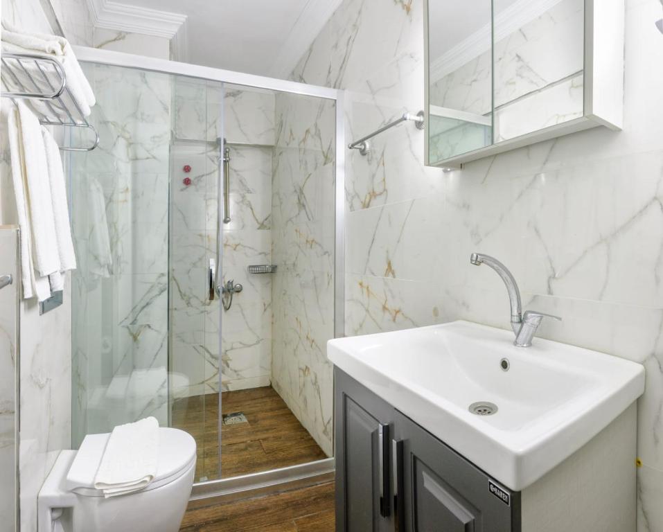 Mutlu Hotel — Hotel rooms in Didim, Aydin