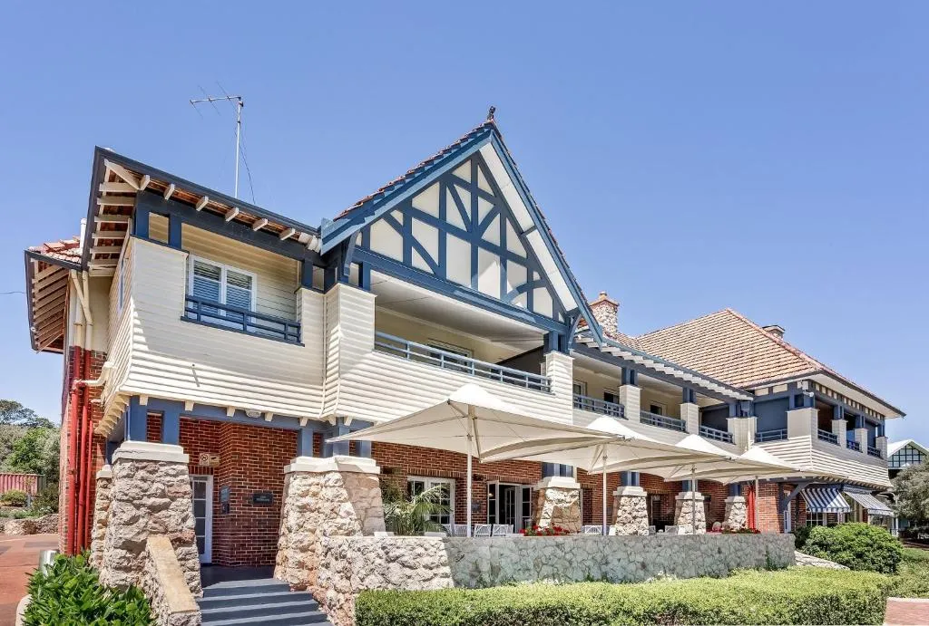 Caves House Hotel & Apartments Yallingup，位于亚林加普的酒店