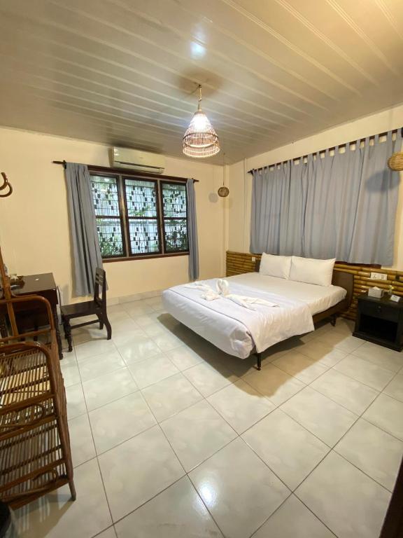 Ecran Riverfront Guesthouse, Kampot
