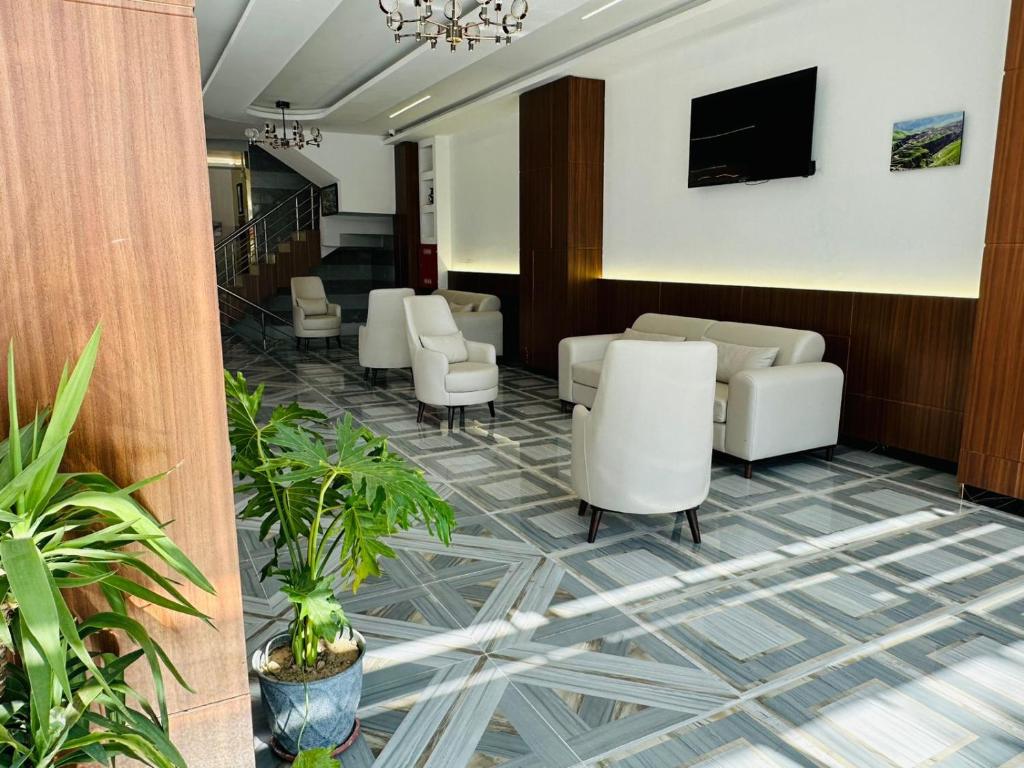 Shared lounge/TV area