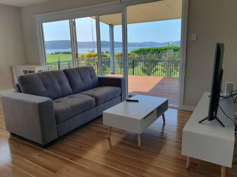 Serene Waterfront GuestHouse- Views & Vibes, Saratoga