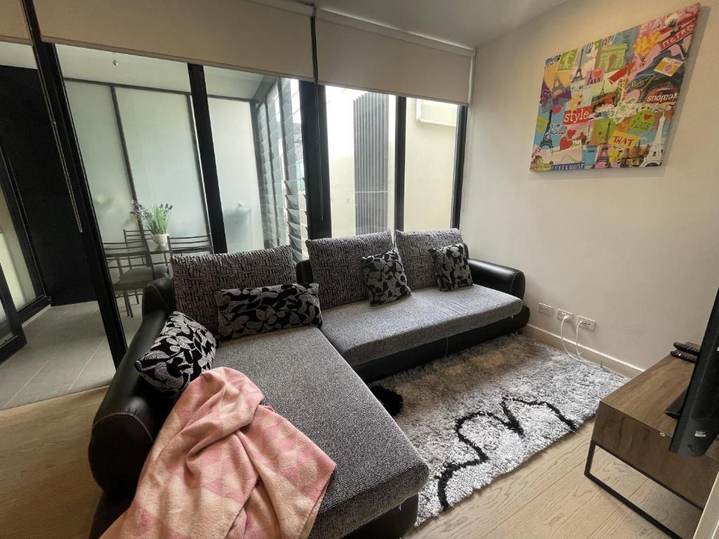Modern 1BD Apt w free parking in central Brunswick, Melbourne