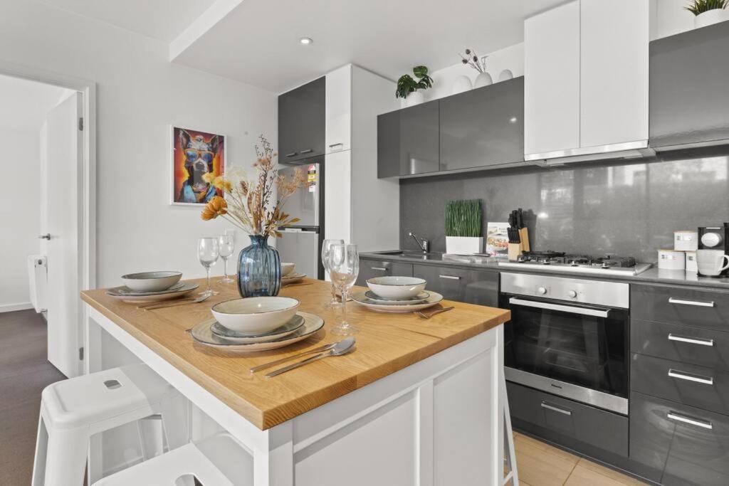 Ink Echelon Escape, Melbourne