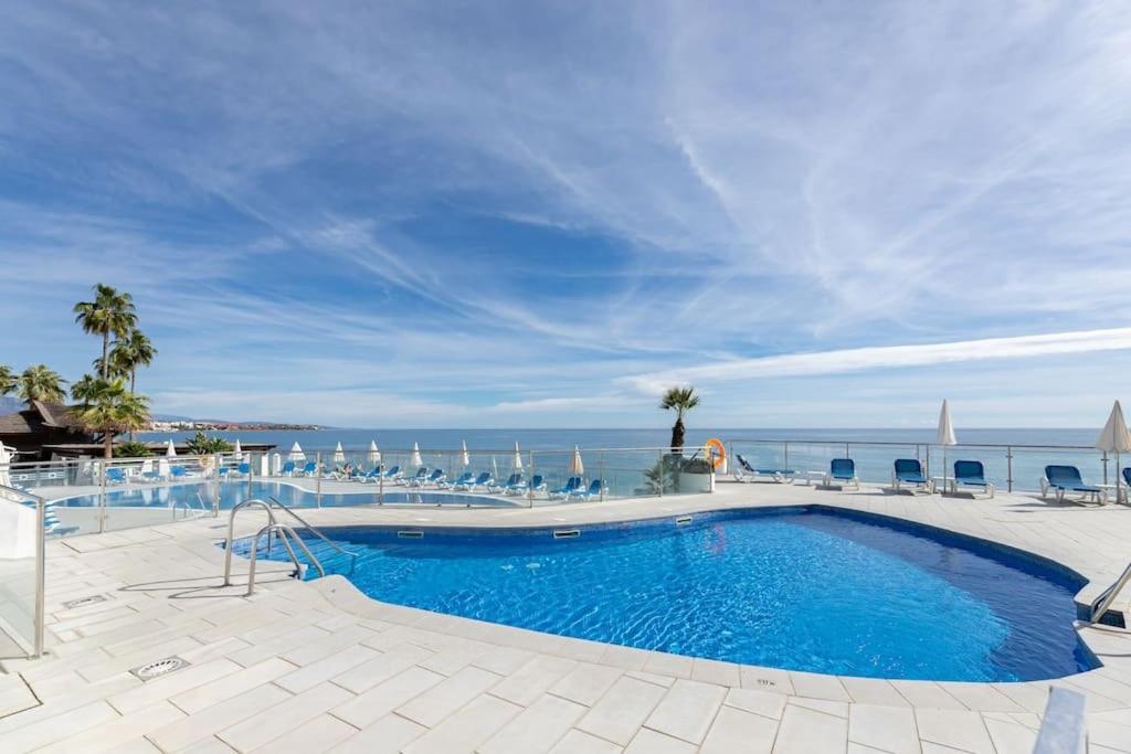 Amazing 4 bed beachfront Dominion Beach RDR358 - 1