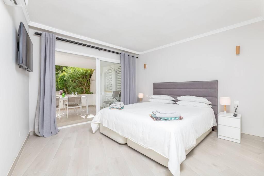 Amazing 4 bed beachfront Dominion Beach RDR358 - 2
