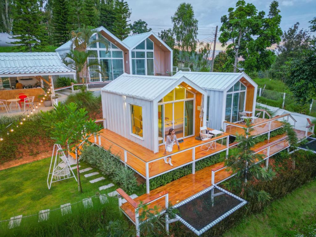 Serene Khaokho, Ban Khao Ya Nua