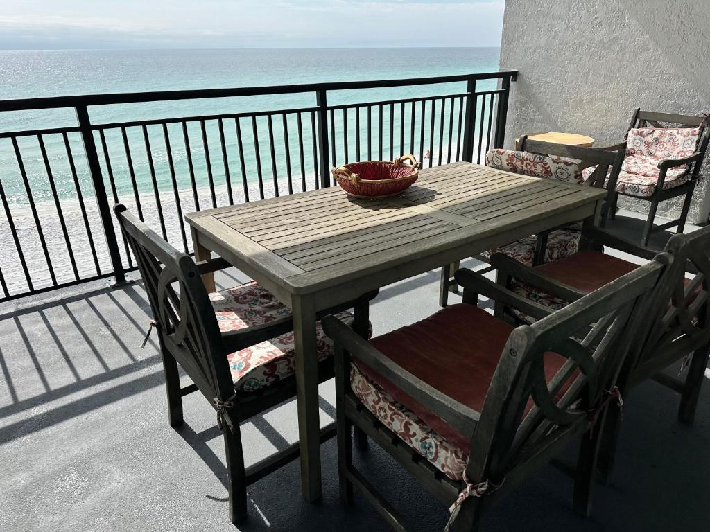 Nautilus 1504 - Gulf Front 2 Bedroom - 5th Floor, Fort Walton Beach