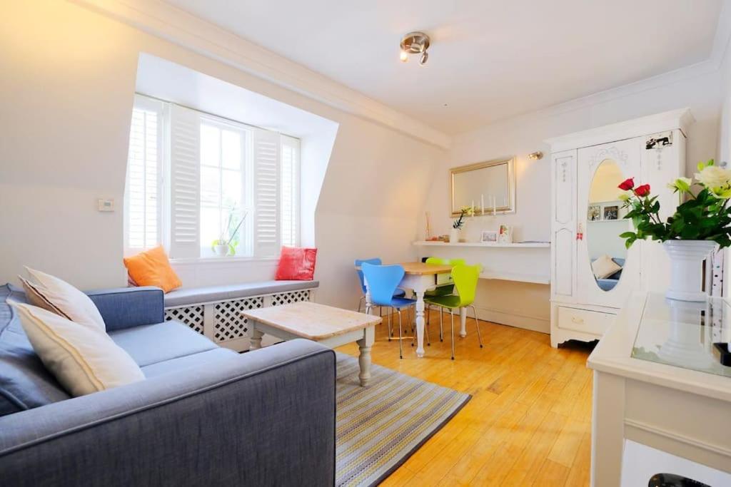 Roof Terrace Flat in Hampstead Pass The Keys, Londres