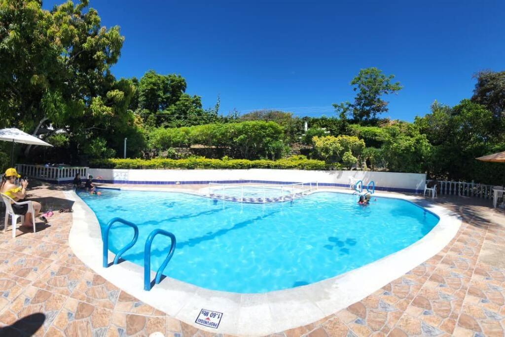 Casa con Piscina Privada en Tocaima - 2