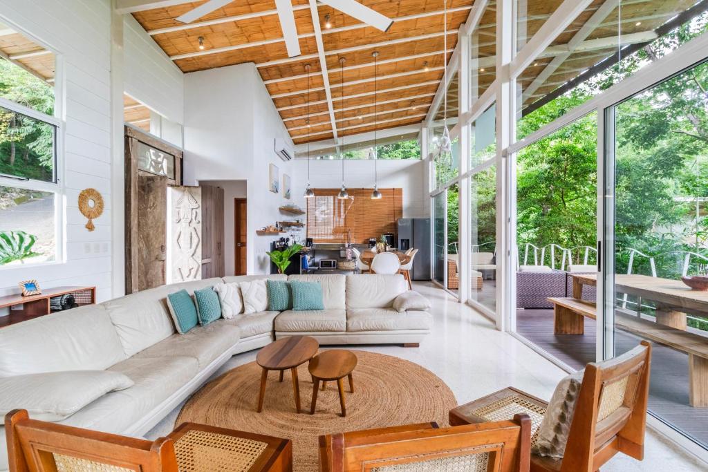 Casa Pochote, Playa Santa Teresa