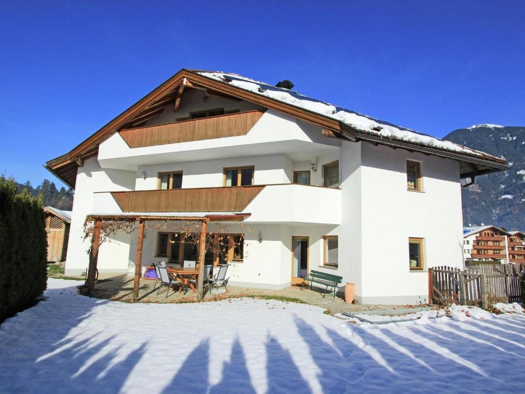 Modern Apartment in Kaltenbach with view of Zillertal Alps
