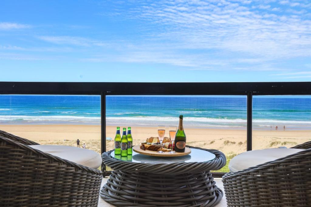 Salty Joe's beachfront retreat, Gold Coast