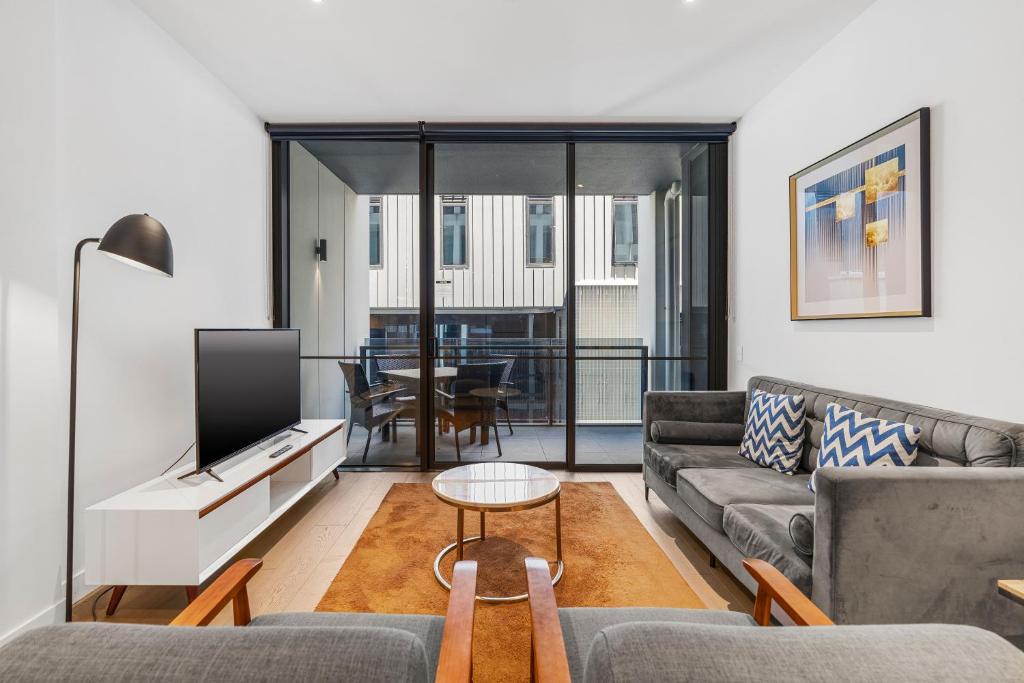 The Eminence Apartments by CLLIX, Melbourne Booking Deals, Photos