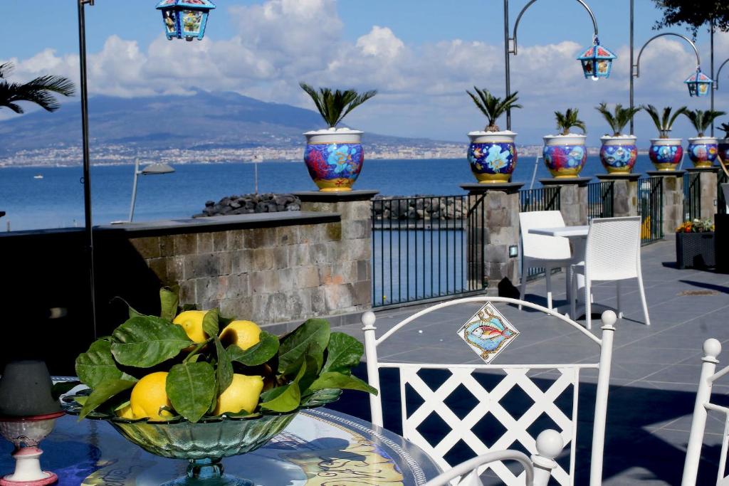 Villa De Luca - Luxury villa with terrace and Jacuzzi by the sea - 2