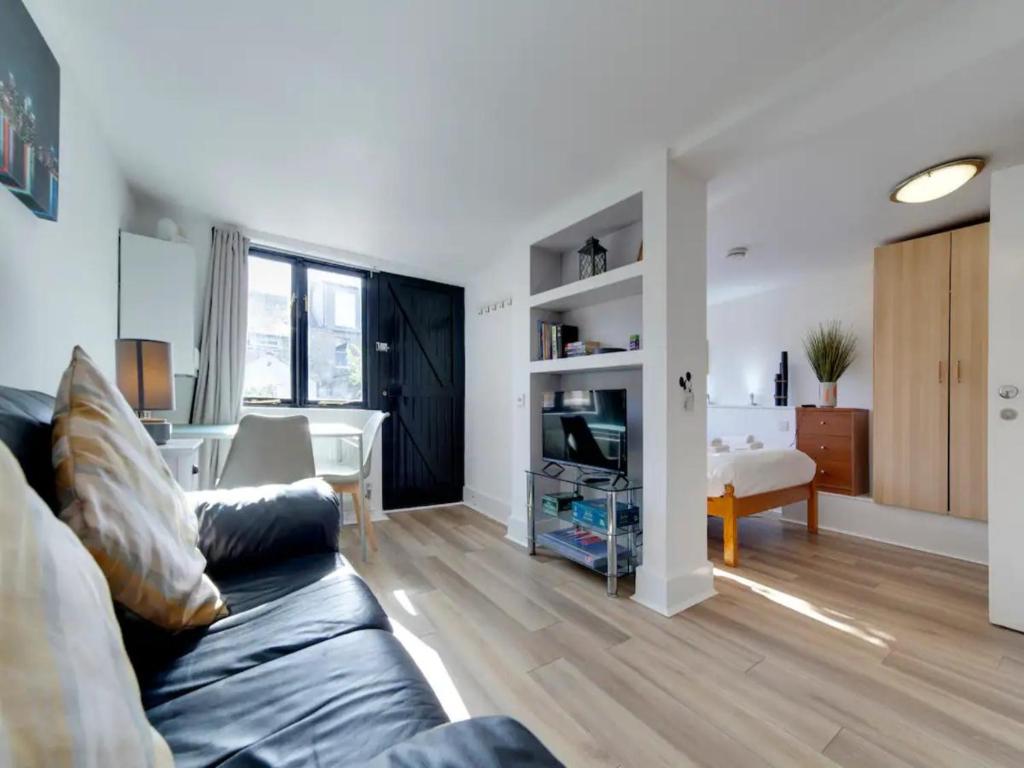 Pass the Keys Cosy Cabin in Central Cambridge Free Parking, Cambridge