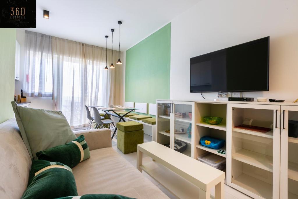 Stylish, comfortable 2BR with WIFI & PRVT Balcony by 360 Estates, Gżira