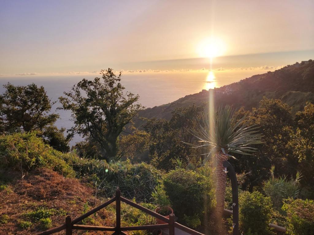 SUNSET REFUGE, Fajã da Ovelha