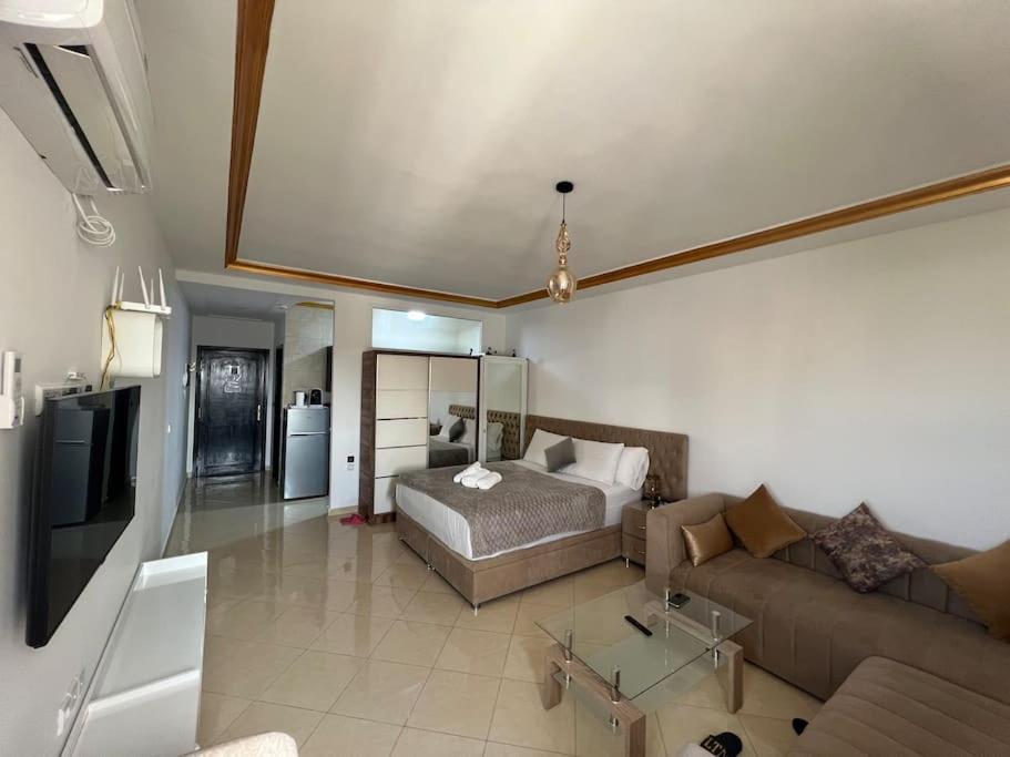 Studio face à la plage de Tanger, Tanger