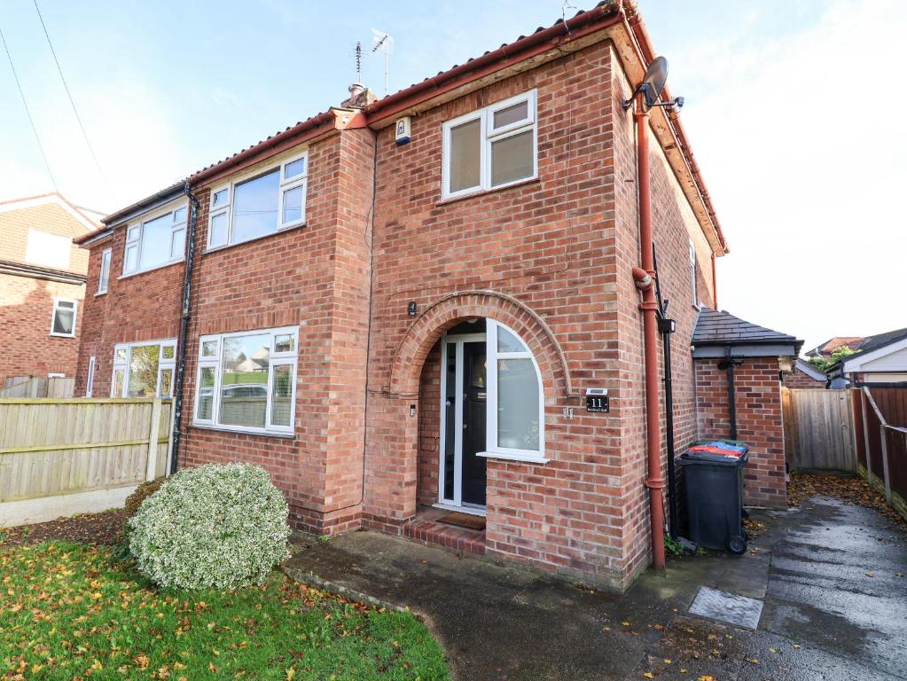 Rainbows End, Chester