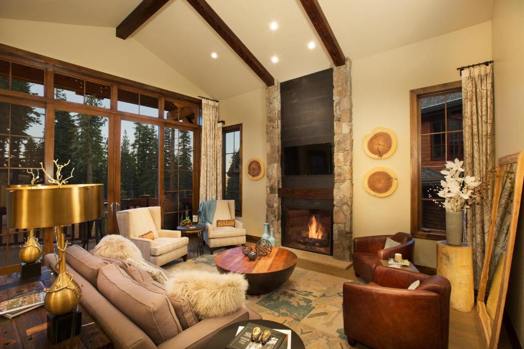Mountainside by Tahoe Getaways - Luxury Pet-Friendly Northstar Ski-in Ski-Out - Swimming Pool and Gym!, Truckee