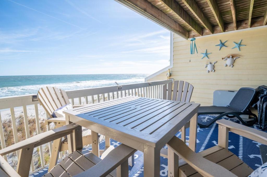 Oceanfront Condo with 3+ Pools - Ocean Dunes 604, Kure Beach