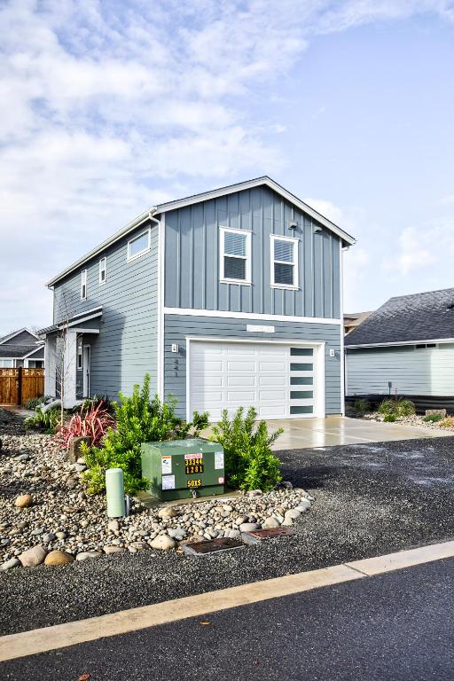 Good Vibes And High Tides, Ocean Shores
