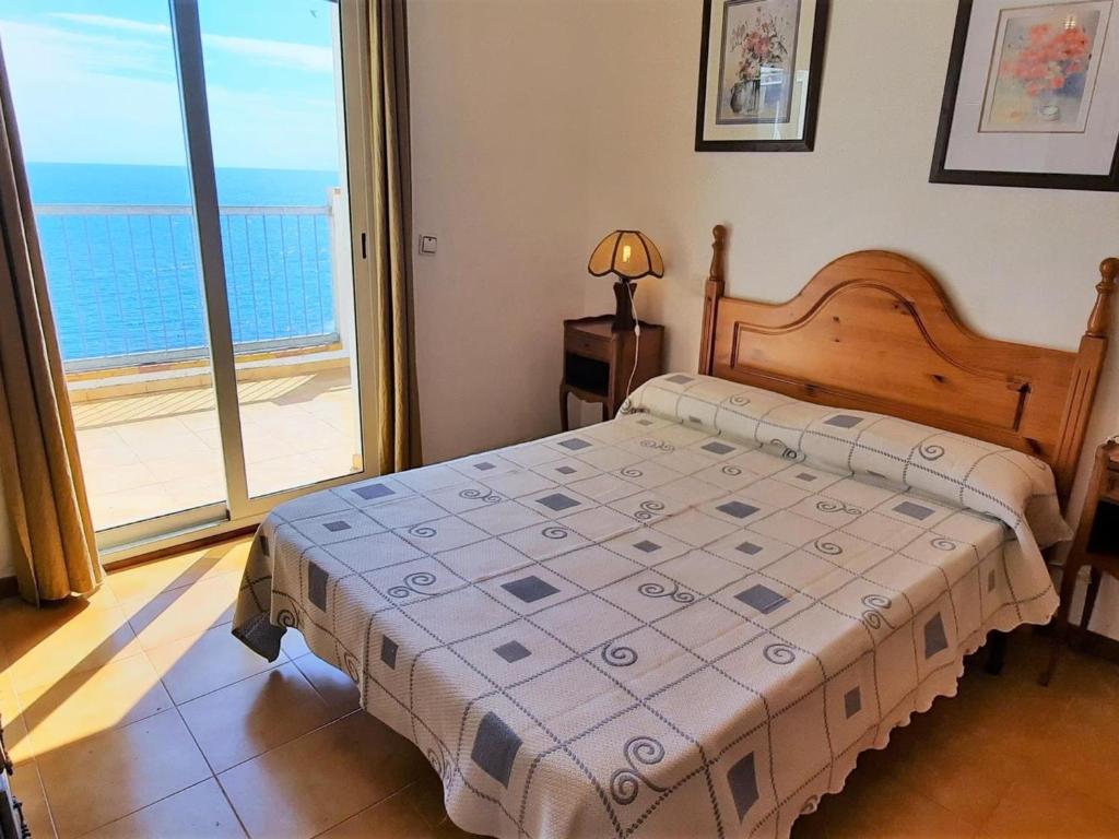 Amplio apartamento en Llançà con vista al mar, terraza, aparcamiento y animales permitidos - ES-170-6 - 4