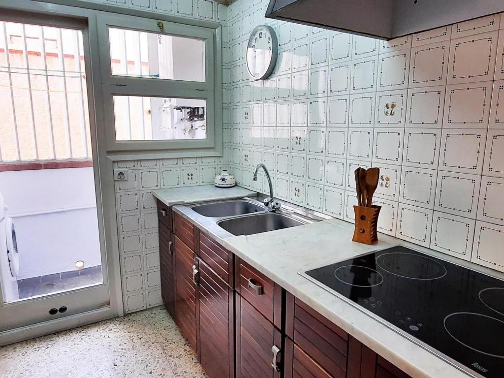 Apartamento en Llançà con 2 habitaciones, cocina equipada y estacionamiento - Ideal para familias - ES-170-42 - 5