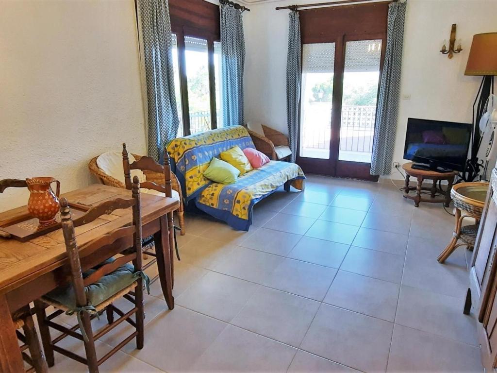 Apartamento Amplio en Cap Ras con Piscina y Terraza - 4 Hab, Admite Mascotas, Cerca de la Playa - ES-170-18 - 4