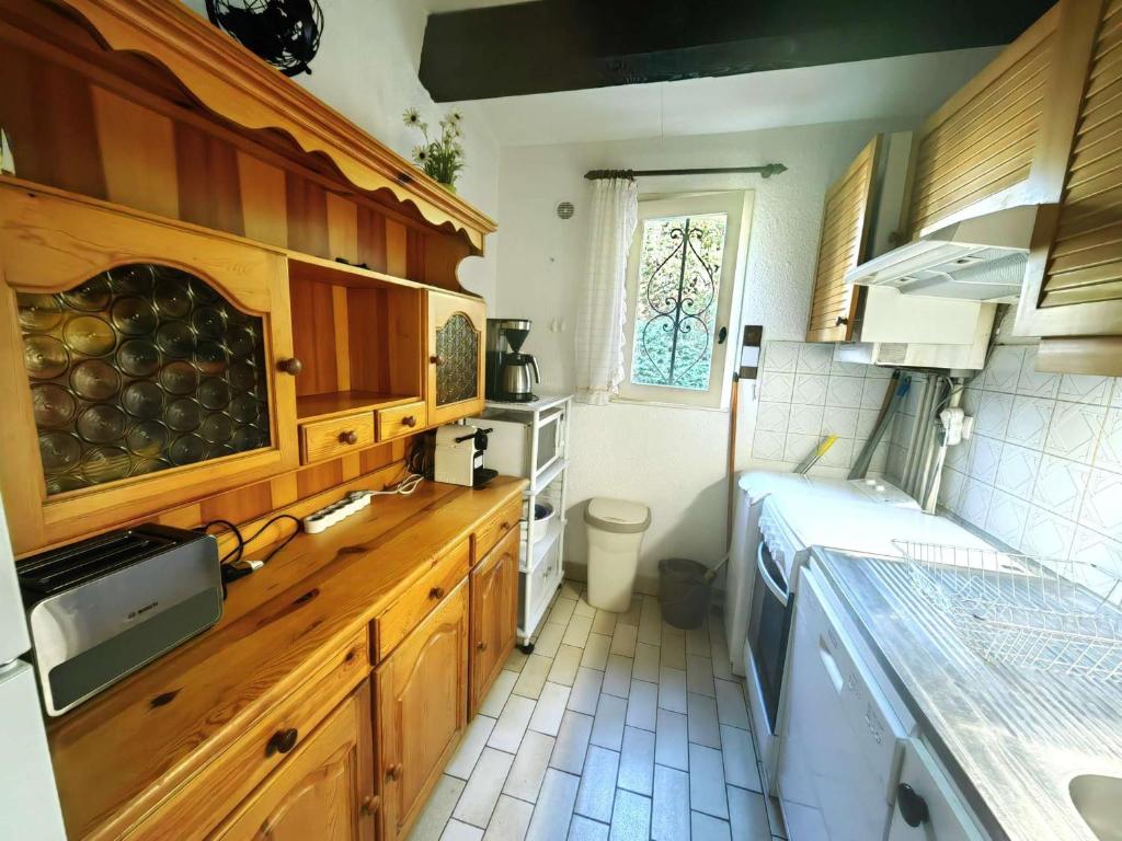 Villa Mitoyenne Calme avec Piscine, Clim et Parking pour 4 Pers. - FR-1-607-179 - 2