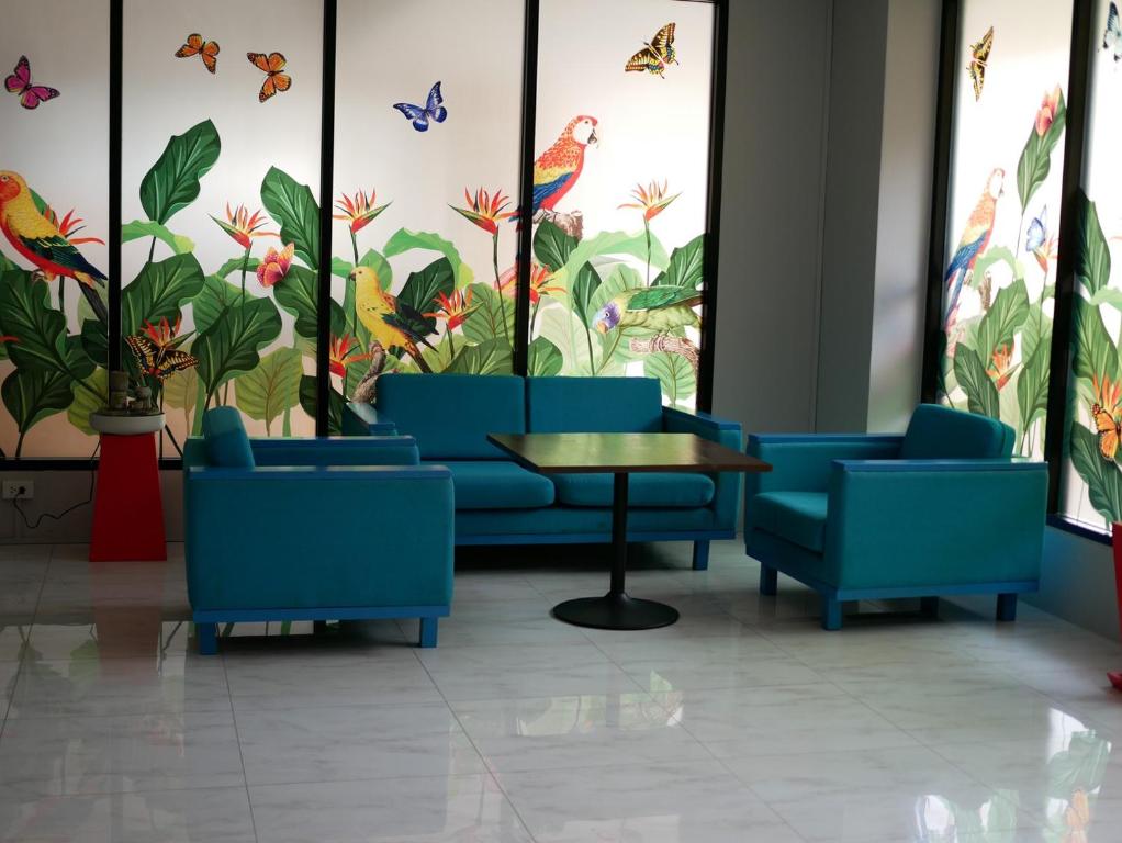 Shared lounge/TV area