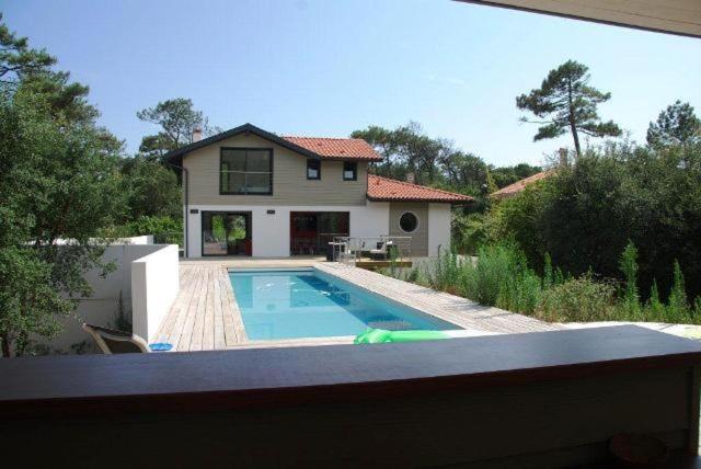 Hossegor Villa LA DESIRADE très belle villa avec piscine et jardin clos idéalement située entre lac et océan, à enviro - 1
