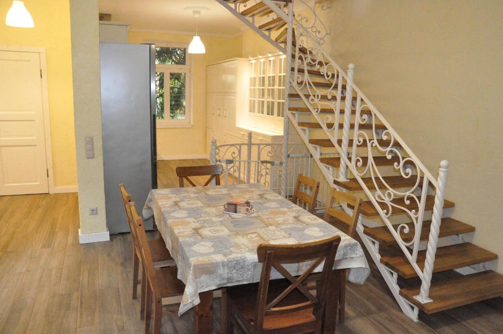 House near to Schönbrunn - Free Parking - 24-7 Check in - 8 Person