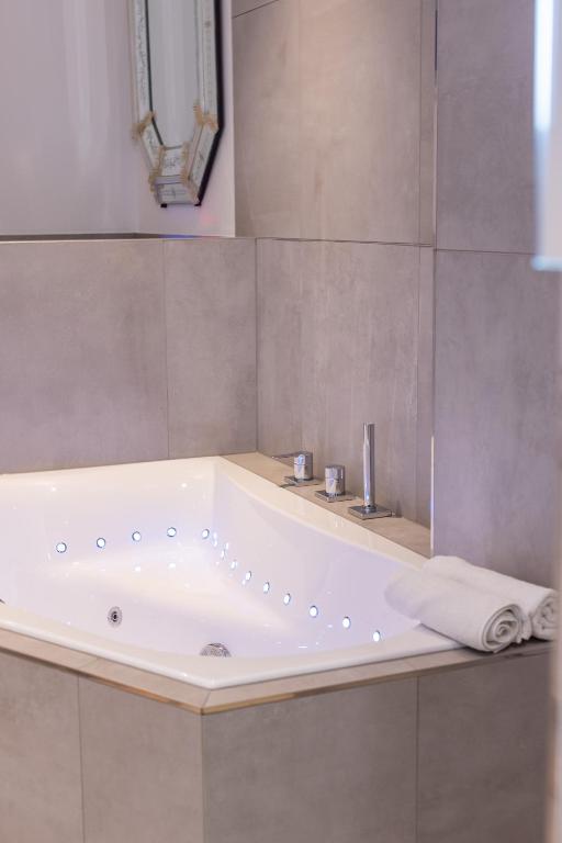 Lakefront Suite 148 - 4