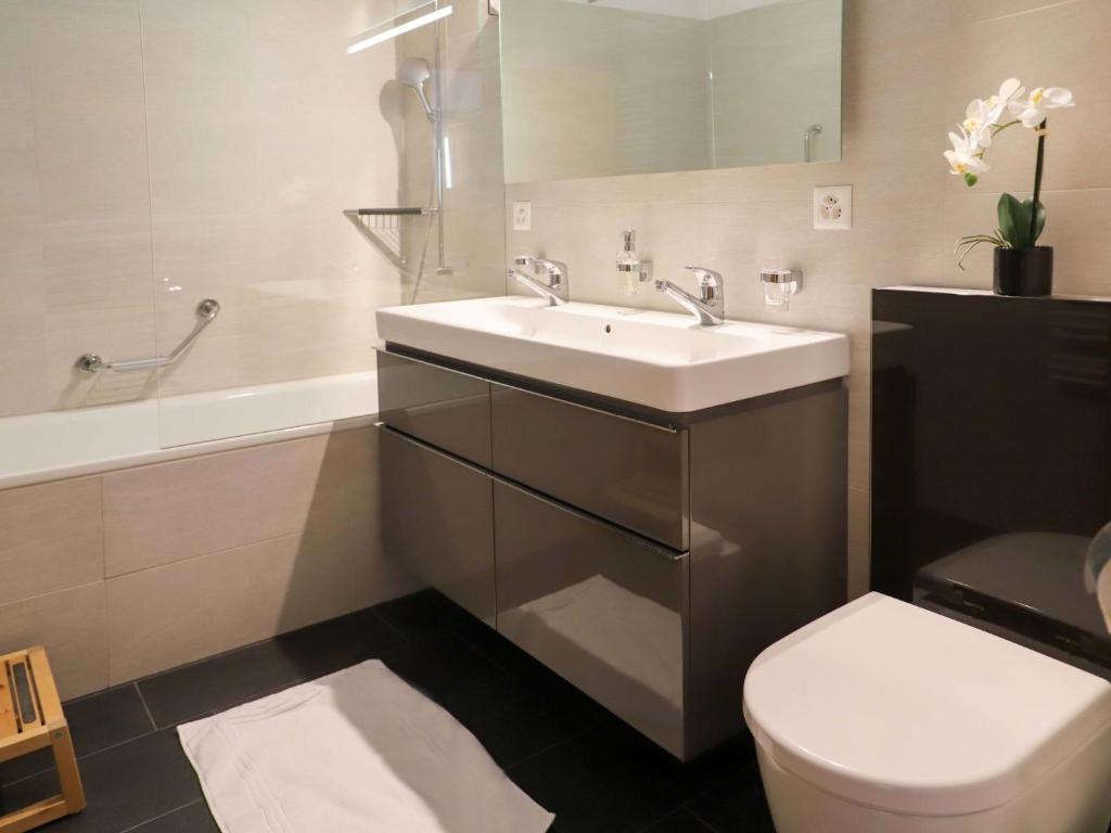 Apartment Attika Wohnung Allod Park Haus C 807 by Interhome - 4