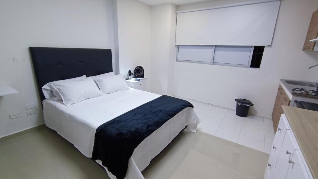 Cómodo Estudio 2 Privilegiada Ubicacion Frente al Centro Comercial - 2