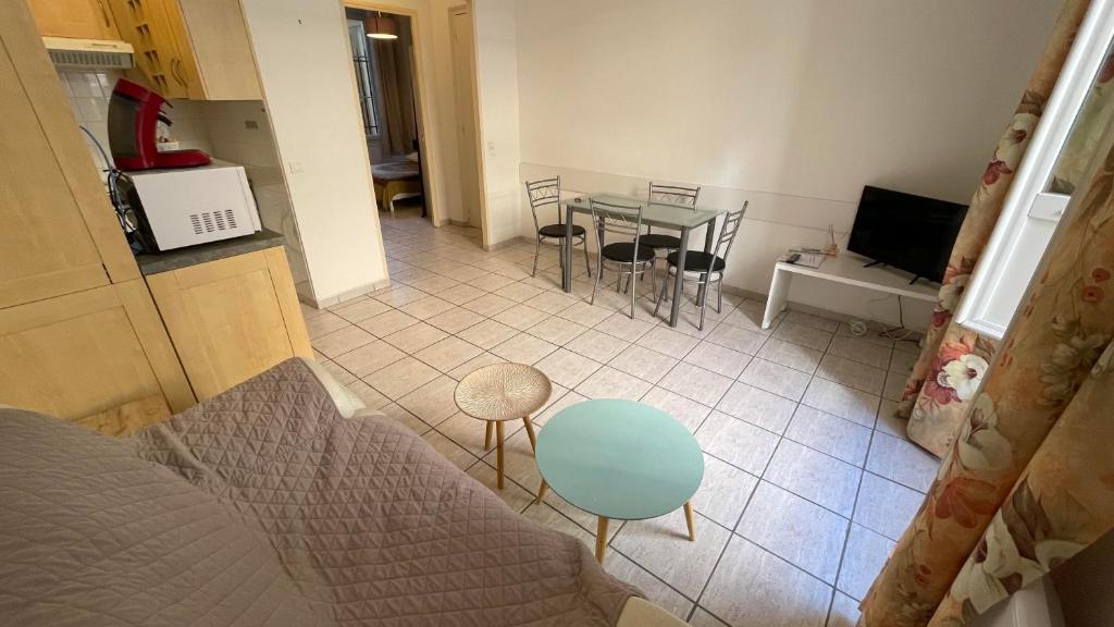 Modest one bedroom apartment - 2