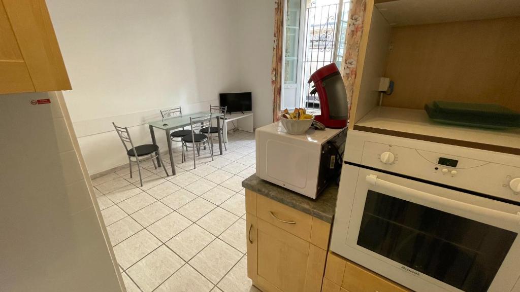 Modest one bedroom apartment - 4