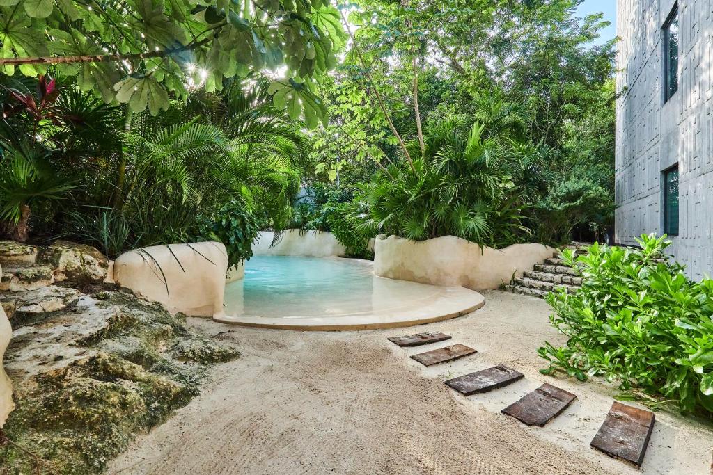 James Bond - Centric studio & Private Plunge Pool & Beach club access - 3